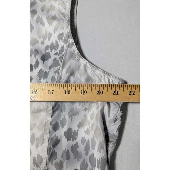 ZENERGY BY CHICO'S Gray Cheetah AOP Lightweight Lined Zip Vest Size 2 (Large 12) - Picture 11 of 16